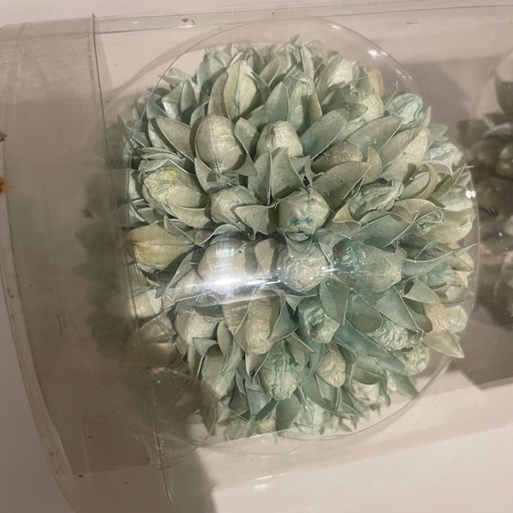 Danson Decor Dried Chrysanthemum Floral Balls - Picture 3 of 6